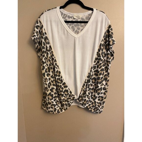 Hopely Women's V-Neck Shirt Leopard Print Knot Front Detail Short Sleeve Top - Picture 1 of 8